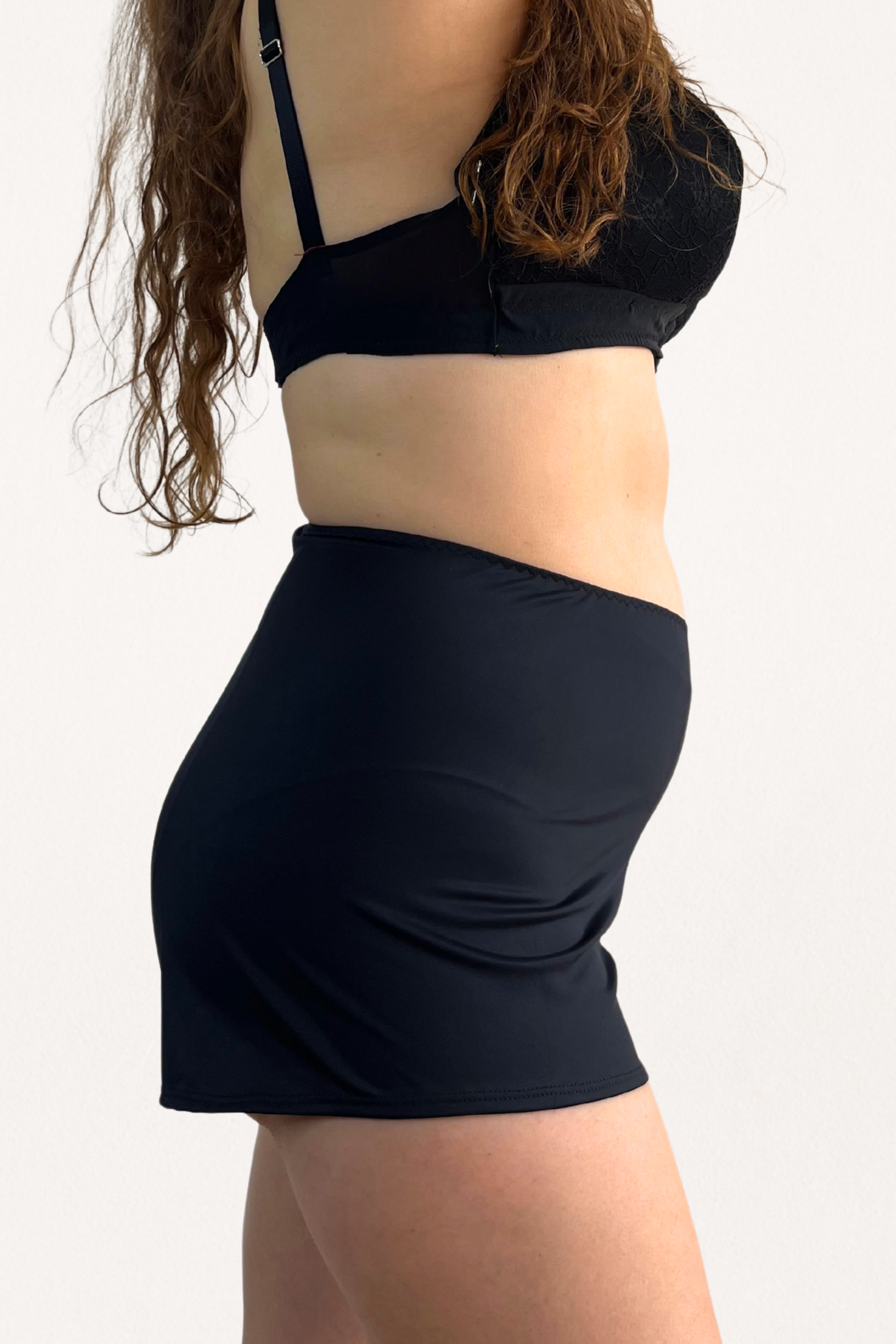 Cosy charlotte shorts in recycled nylon in black beauty from fishing nets